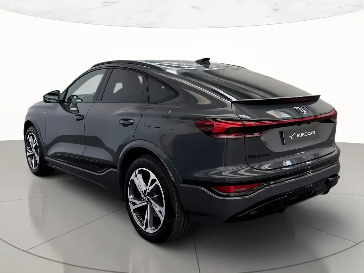 Nuova Audi Q6 Sportback e-tron S-Line 350 kW (476 CV) 2026 Grigio magnete SUV