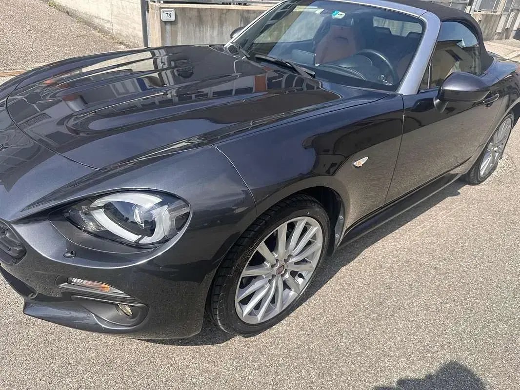 Usata Fiat 124 Spider Lusso 140 CV (102 kW) 2017 Grigio Cabrio