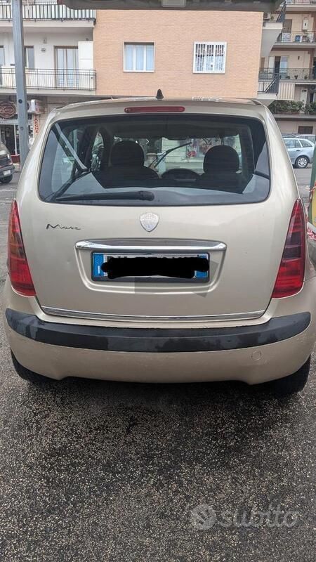 Usata Lancia Musa 95 CV (69 kW) 2007 Oro Monovolume