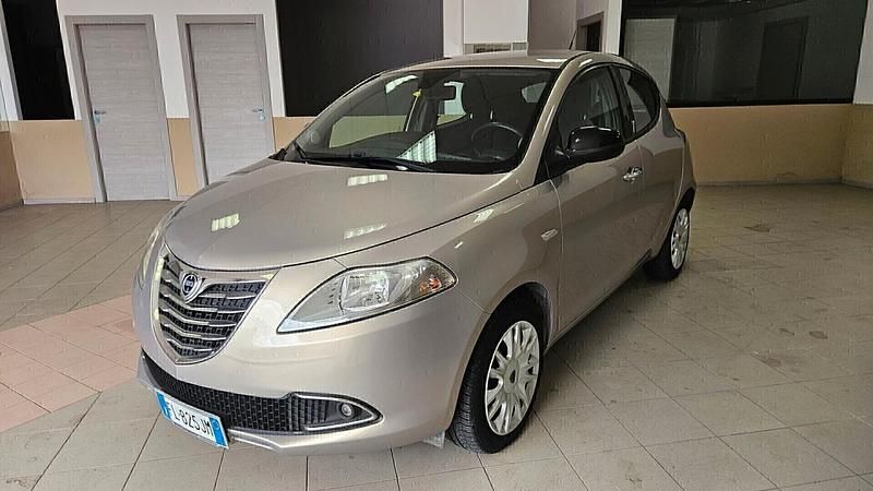 Usata Lancia Ypsilon Gold 95 CV (69 kW) 2013 Marrone Utilitaria