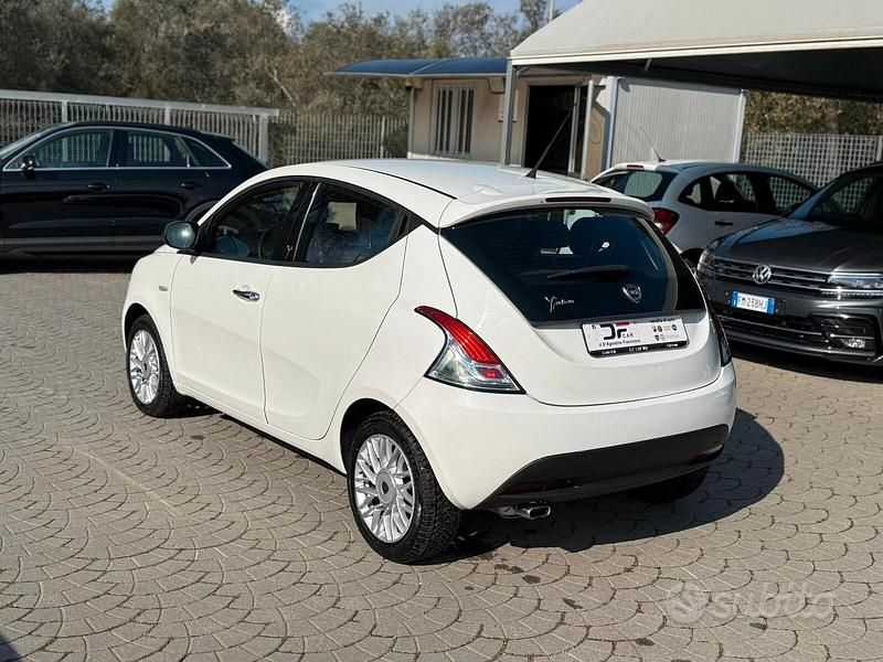 Usata Lancia Ypsilon 69 CV (50 kW) 2013 Bianco Utilitaria
