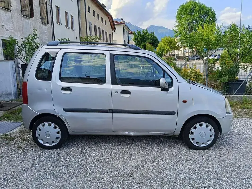 Usata Opel Agila Club 58 CV (42 kW) 2002 Argento Monovolume