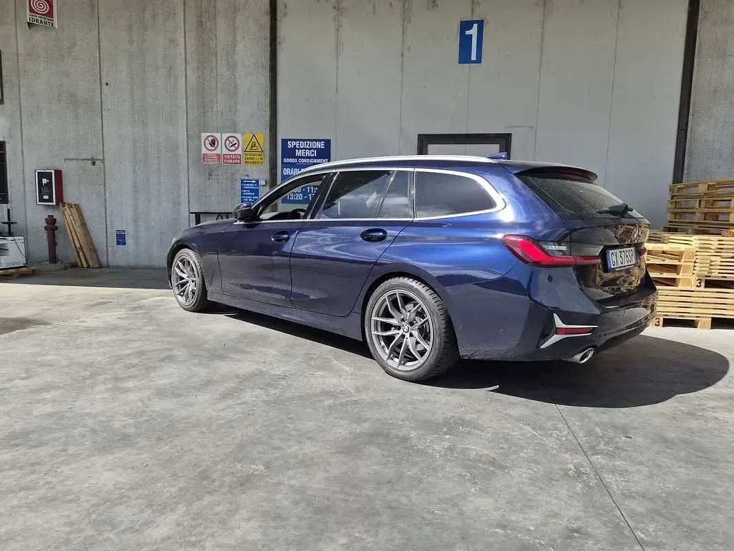 Usata BMW 320 Luxury Line 190 CV (139 kW) 2021 Blu/azzurro Station wagon