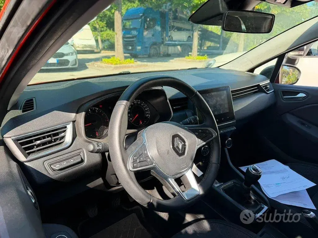 Usata Renault Clio V Equilibre 65 CV (47 kW) 2023 Arancione Berlina