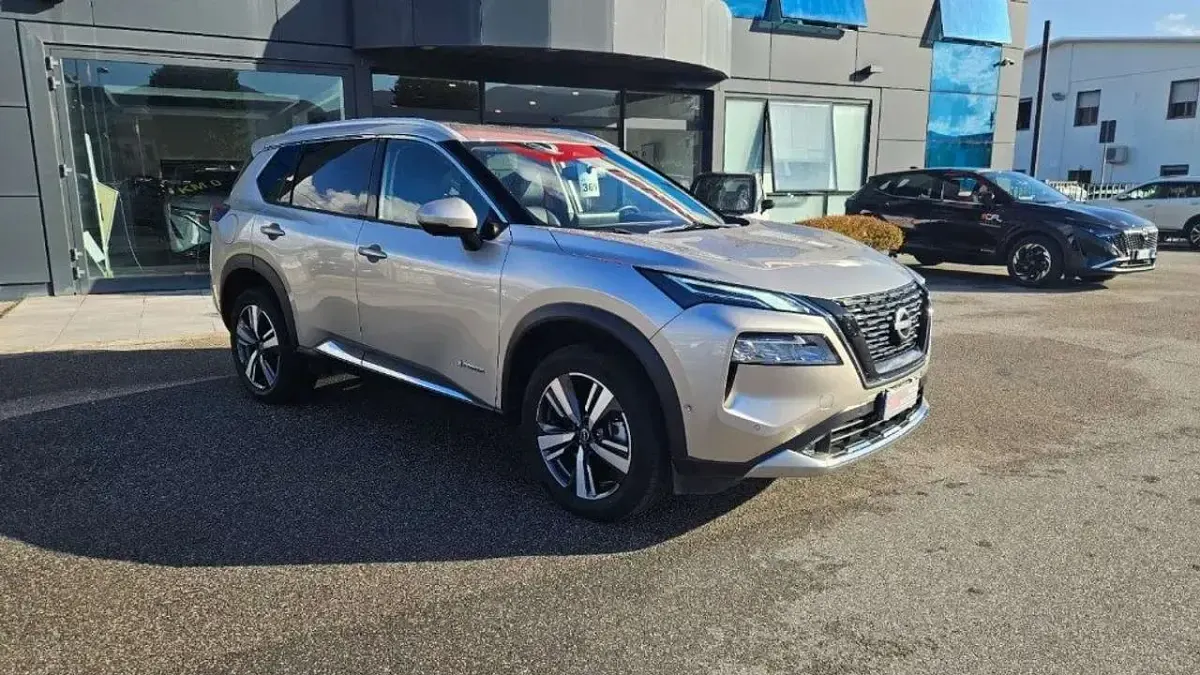 Usata Nissan X-Trail Premium Edition 158 CV (116 kW) 2023 Argento SUV