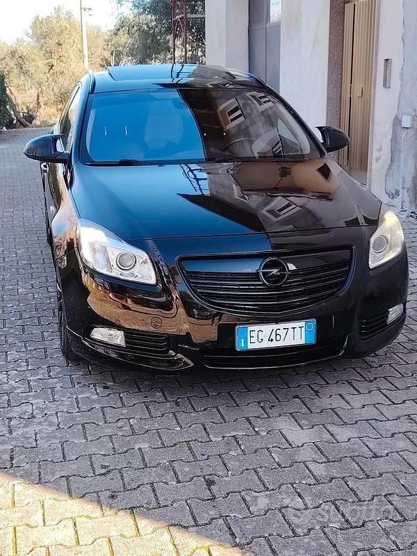 Nero Usata 2011 Opel Insignia Station wagon | 3900 € (Buon prezzo) - Immagine 1/4