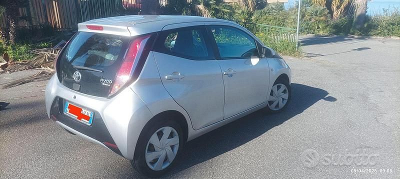 Usata Toyota Aygo X-play 69 CV (50 kW) 2016 Grigio Utilitaria