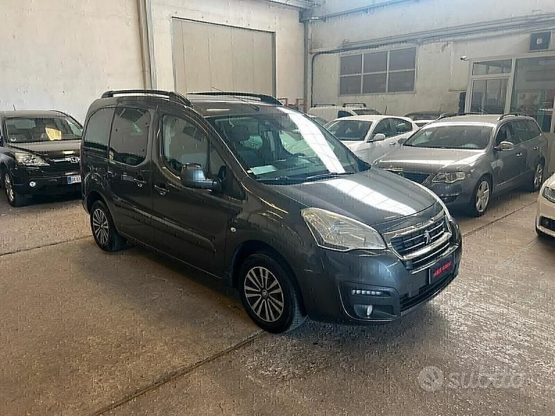 Grigio Usata 2016 Peugeot Partner Monovolume | 6700 € (Buon prezzo) - Immagine 1/4