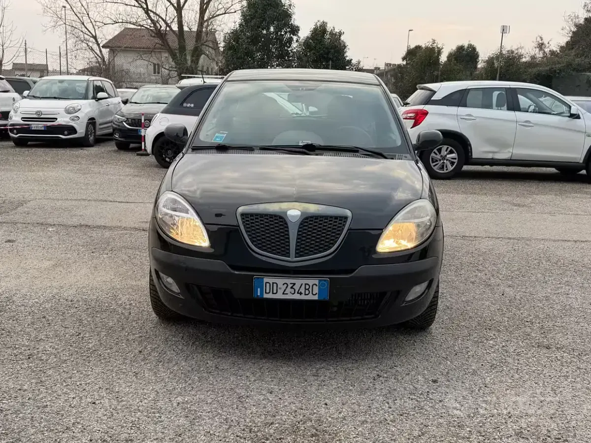 Usata Lancia Ypsilon 69 CV (50 kW) 2006 Nero Utilitaria