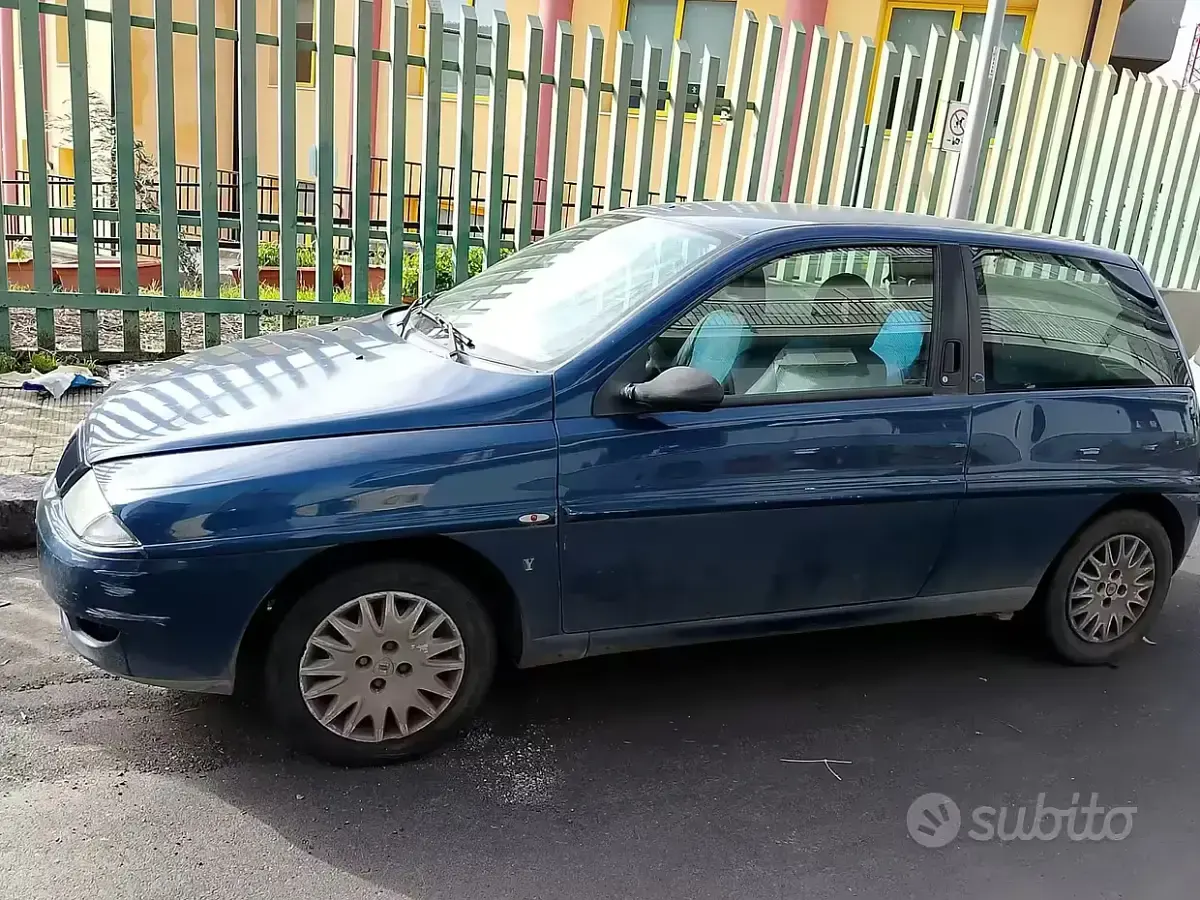 Usata Lancia Ypsilon 60 CV (44 kW) 2001 Utilitaria