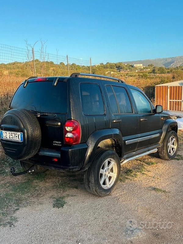 Usata Jeep Cherokee 163 CV (119 kW) 2006 Nero SUV