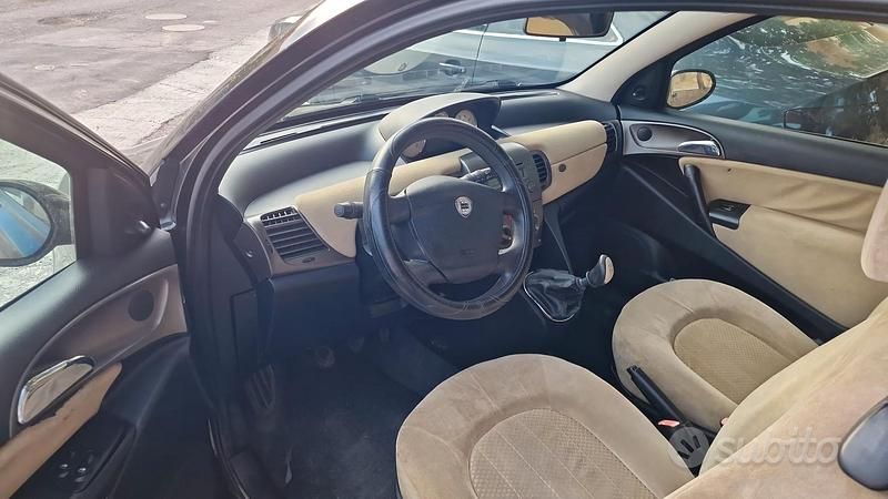 Usata Lancia Ypsilon 80 CV (58 kW) 2006 Nero Utilitaria