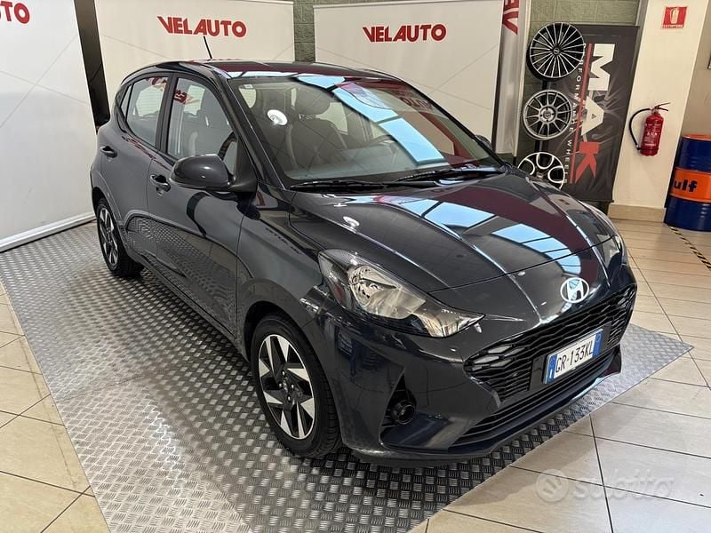 Usata Hyundai i10 67 CV (49 kW) 2023 Grigio Utilitaria