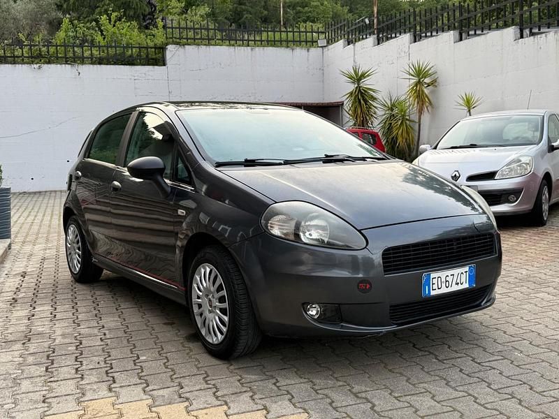 Usata Fiat Grande Punto Dynamic 75 CV (55 kW) 2010 Nero Utilitaria