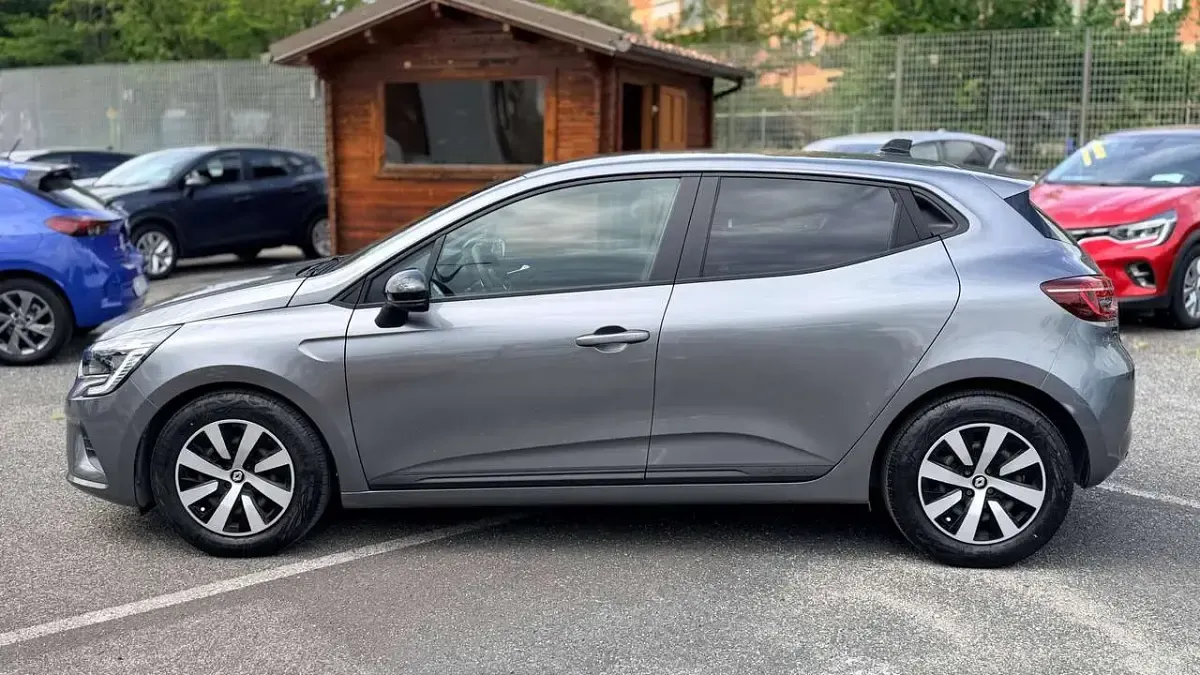 Usata Renault Clio V Zen 101 CV (74 kW) 2023 Grigio Berlina