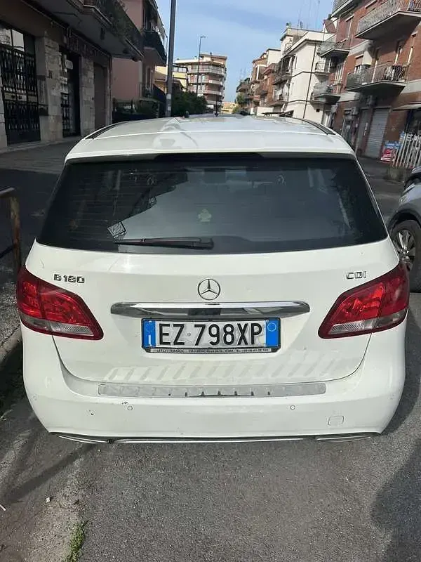 Usata Mercedes B180 109 CV (80 kW) 2015 Utilitaria
