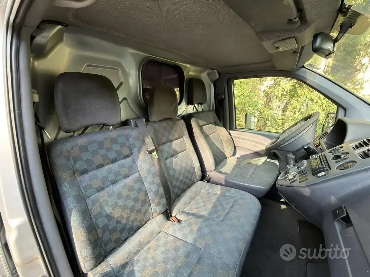 Usata Mercedes Vito 122 CV (89 kW) 2003 Grigio Furgone