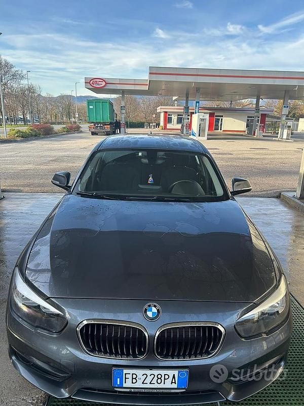 Grigio Usata 2015 BMW 118 Due volumi | 14.000 € (Buon prezzo) - Immagine 1/4