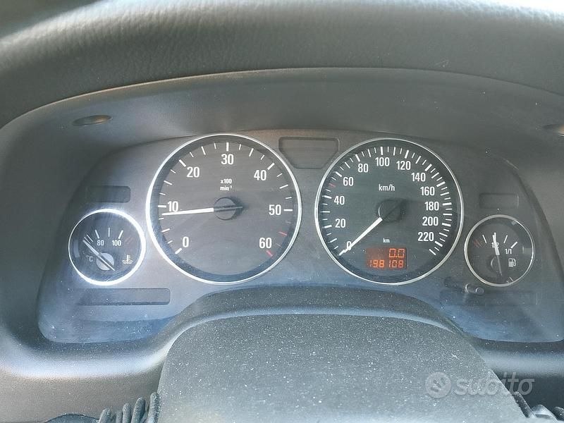 Usata Opel Astra 80 CV (58 kW) 2004 Grigio Station wagon