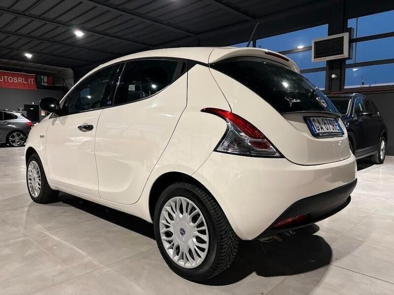 Usata Lancia Ypsilon 69 CV (50 kW) 2020 Bianco Utilitaria
