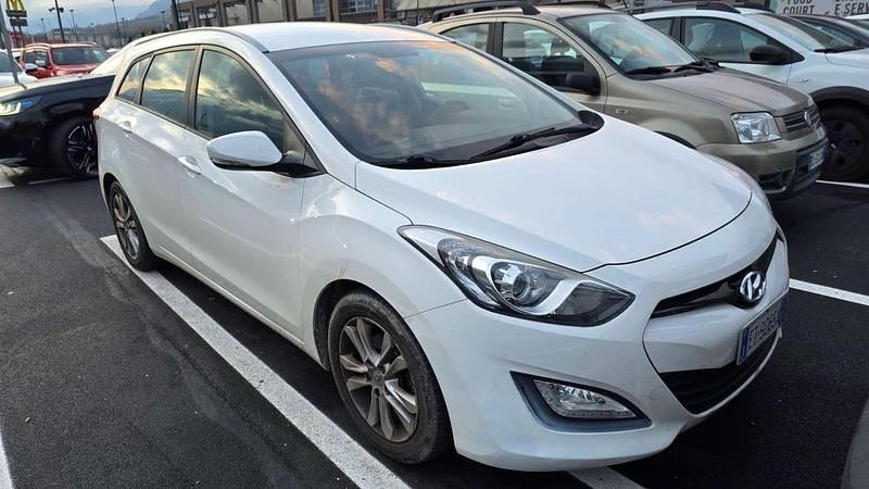 Bianco Usata 2014 Hyundai i30 Comfort Station wagon | 6000 € (Buon prezzo) - Immagine 1/2