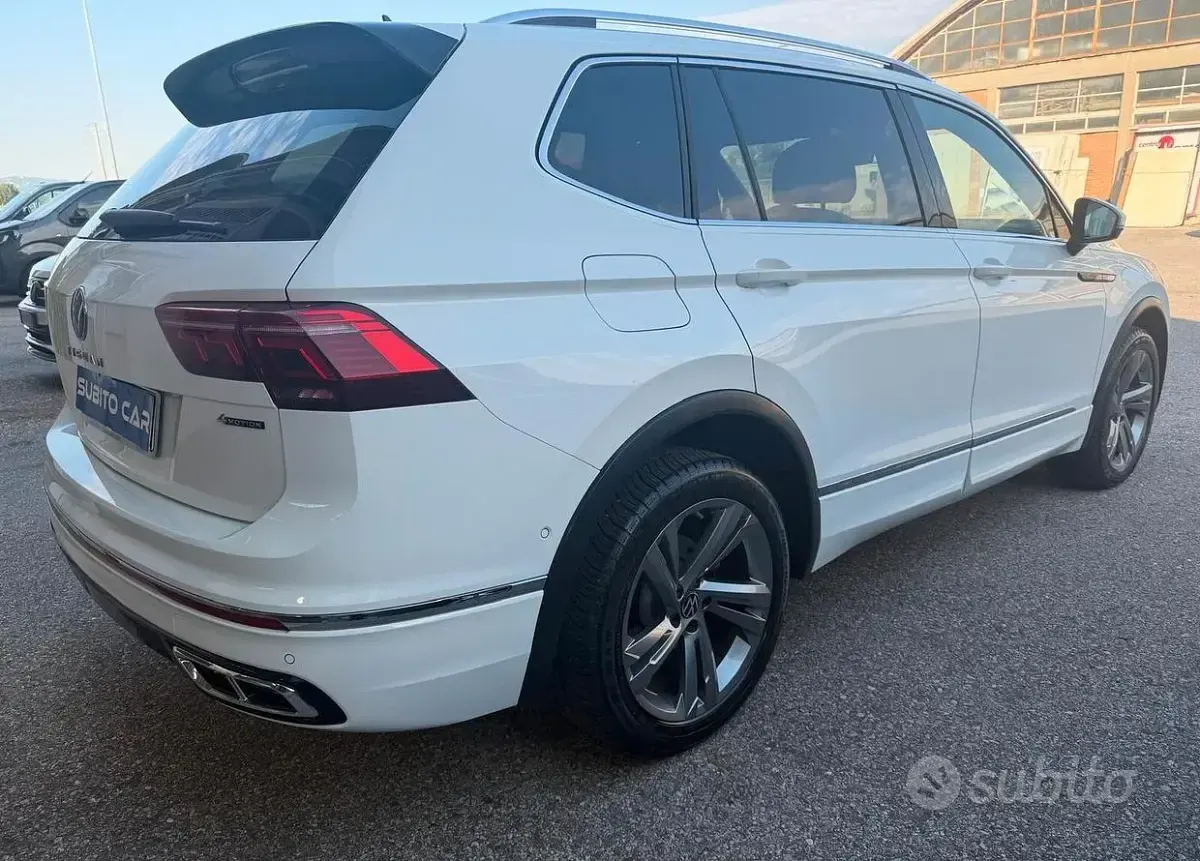 Usata VW Tiguan Allspace R-line 200 CV (147 kW) 2023 Bianco SUV