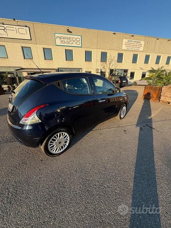 Usata Lancia Ypsilon Silver 80 CV (58 kW) 2017 Blu Utilitaria