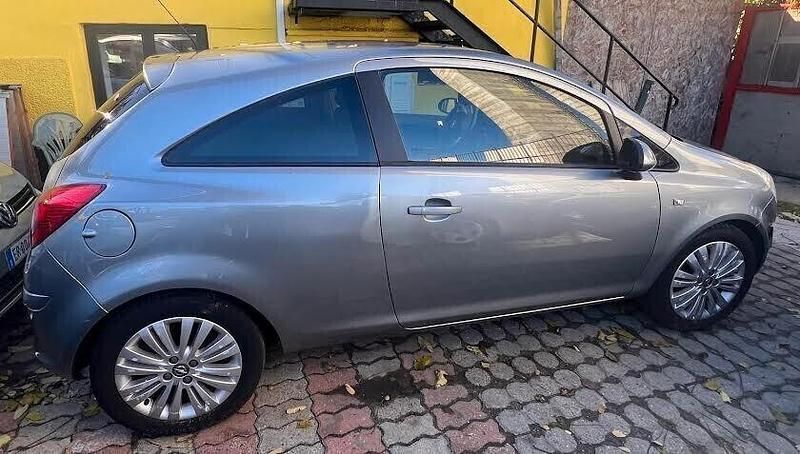 Usata Opel Corsa 86 CV (63 kW) 2011 Grigio Berlina