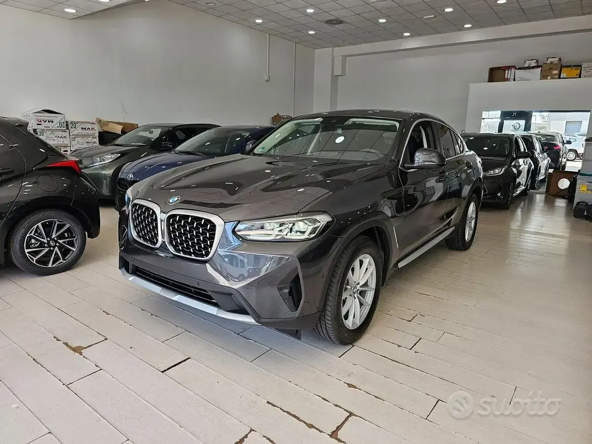 Usata BMW X4 Comfort Edition 190 CV (139 kW) 2023 Grigio SUV