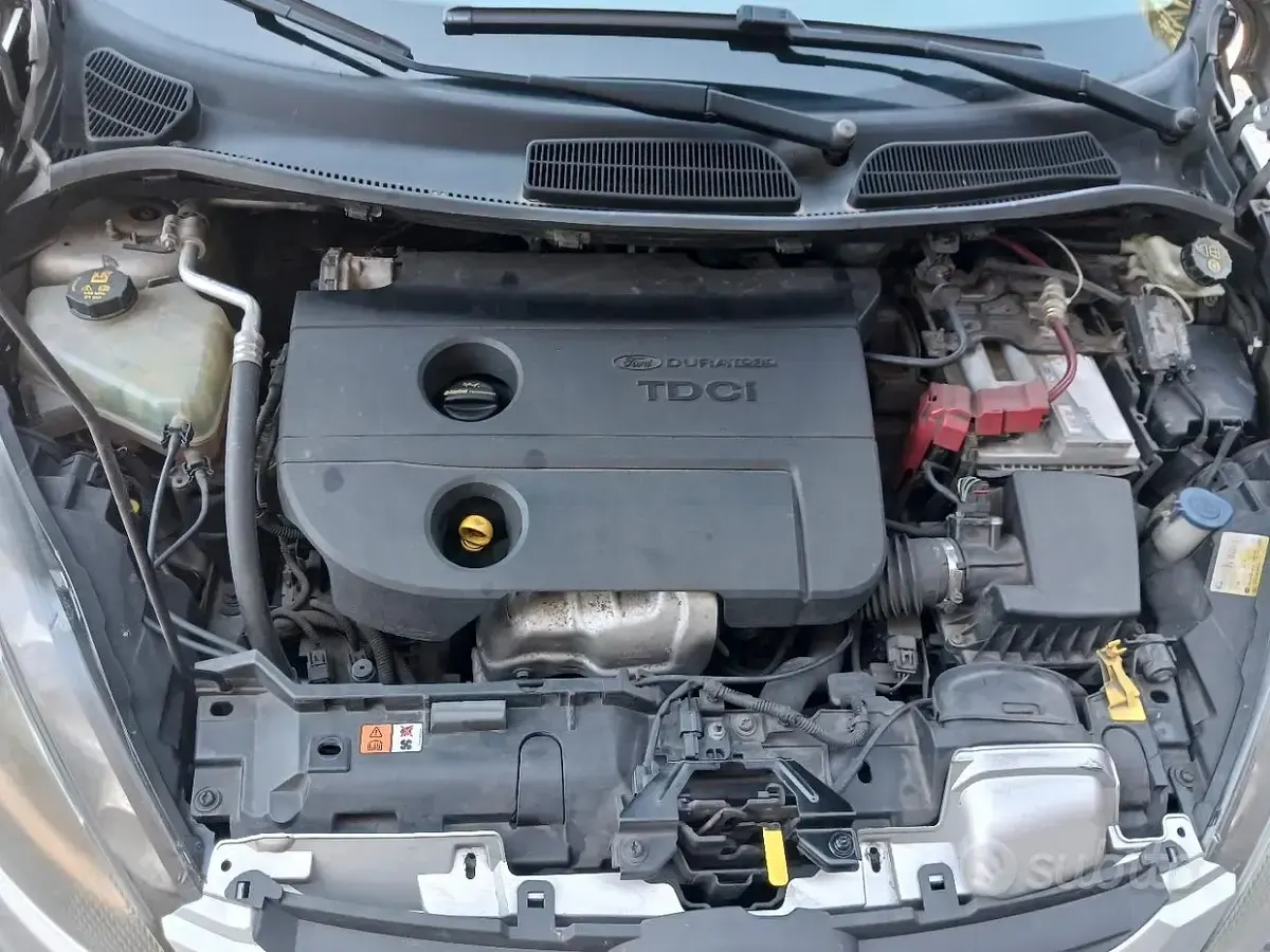 Usata Ford Fiesta 70 CV (51 kW) 2011 Grigio Berlina