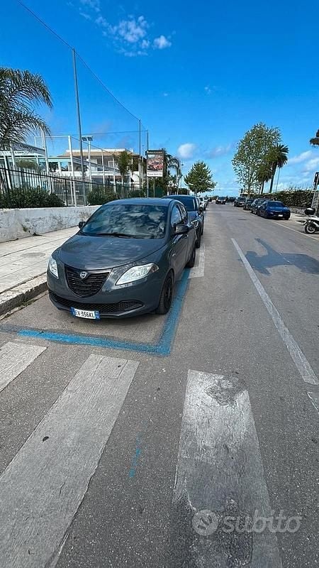 Usata Lancia Ypsilon 80 CV (58 kW) 2014 Grigio Utilitaria