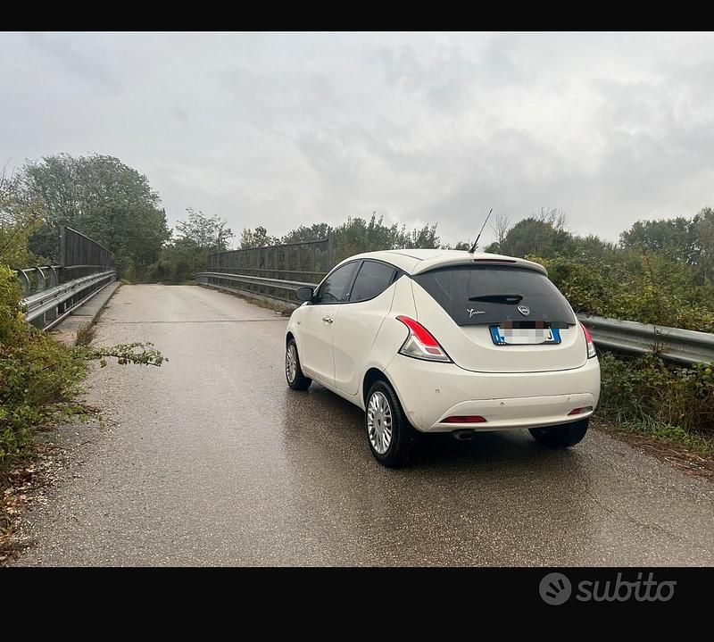 Usata Lancia Ypsilon 69 CV (50 kW) 2017 Bianco Utilitaria