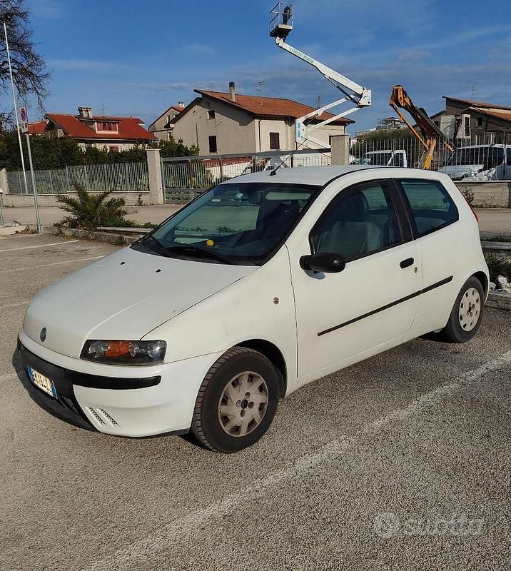 Usata Fiat Punto 60 CV (44 kW) 2001 Bianco Utilitaria
