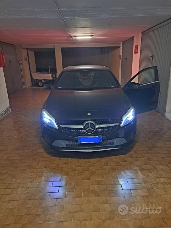 Nero Usata 2018 Mercedes A180 Tre volumi | 17.900 € (Ottimo prezzo) - Immagine 1/4
