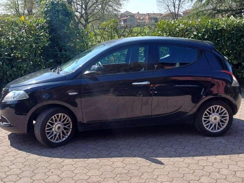 Usata Lancia Ypsilon 69 CV (50 kW) 2011 Blu/azzurro Utilitaria