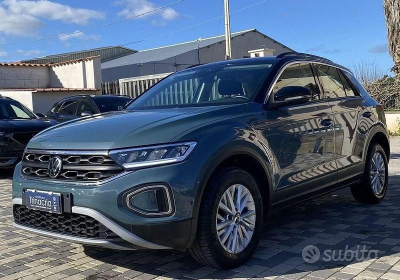 Usata VW T-Roc Life 116 CV (85 kW) 2023 Nero SUV