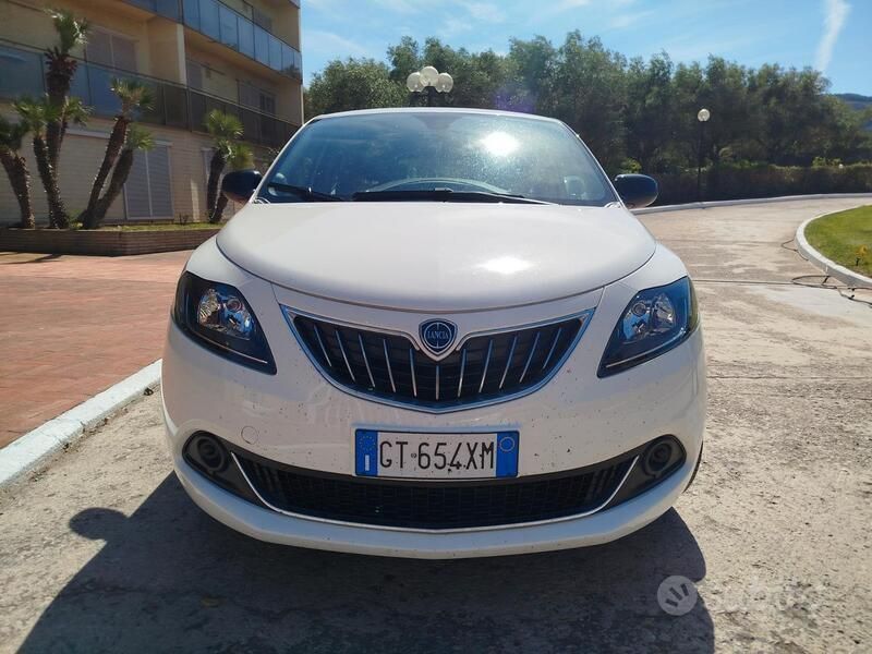 Usata Lancia Ypsilon 69 CV (50 kW) 2024 Bianco Utilitaria