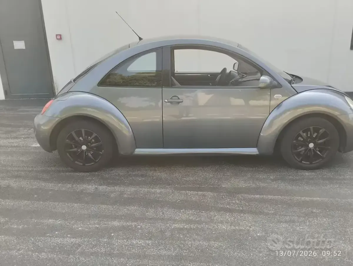 Usata VW New Beetle 101 CV (74 kW) 2002 Grigio Utilitaria