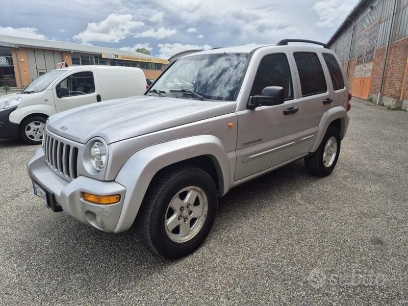 Grigio Usata 2004 Jeep Cherokee Limited SUV | 2900 € (Buon prezzo) - Immagine 1/4