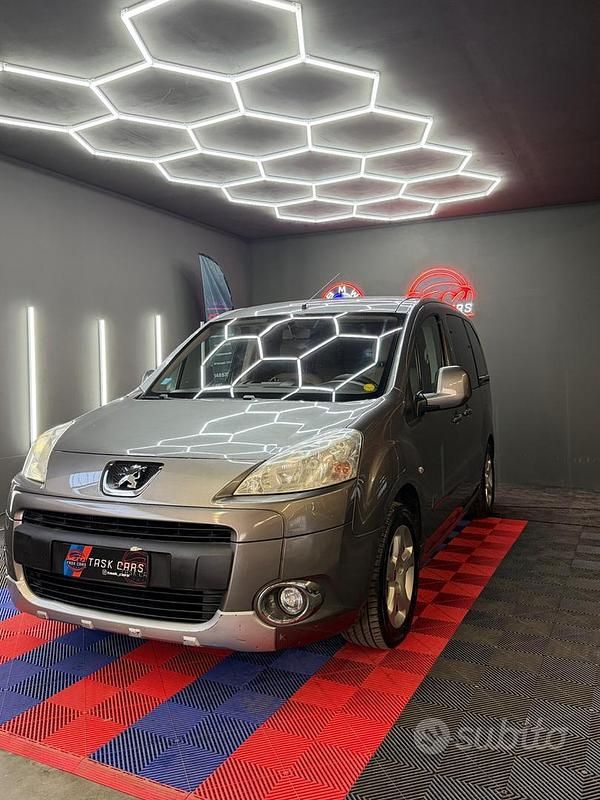 Usata Peugeot Partner Tepee Premium 110 CV (80 kW) 2008 Grigio Monovolume