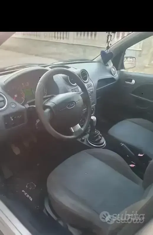 Usata Ford Fiesta 68 CV (50 kW) 2006 Utilitaria