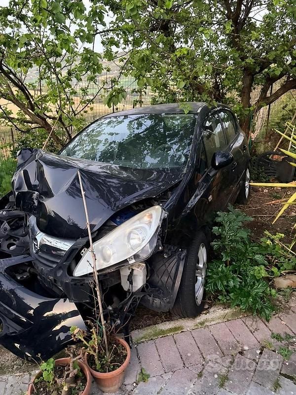 Usata Opel Corsa 69 CV (50 kW) 2007 Nero Utilitaria