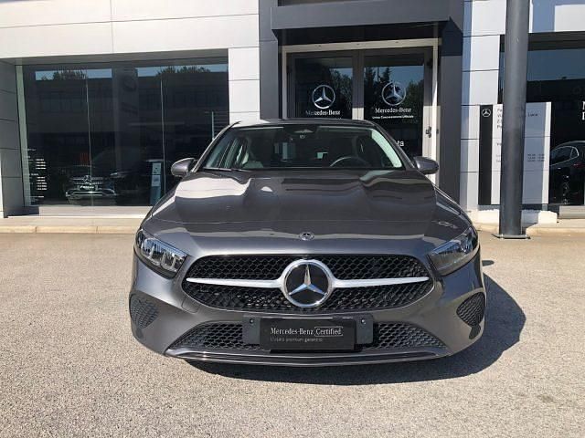 Usata Mercedes A180 Advanced 116 CV (85 kW) 2023 Grigio montagna Berlina