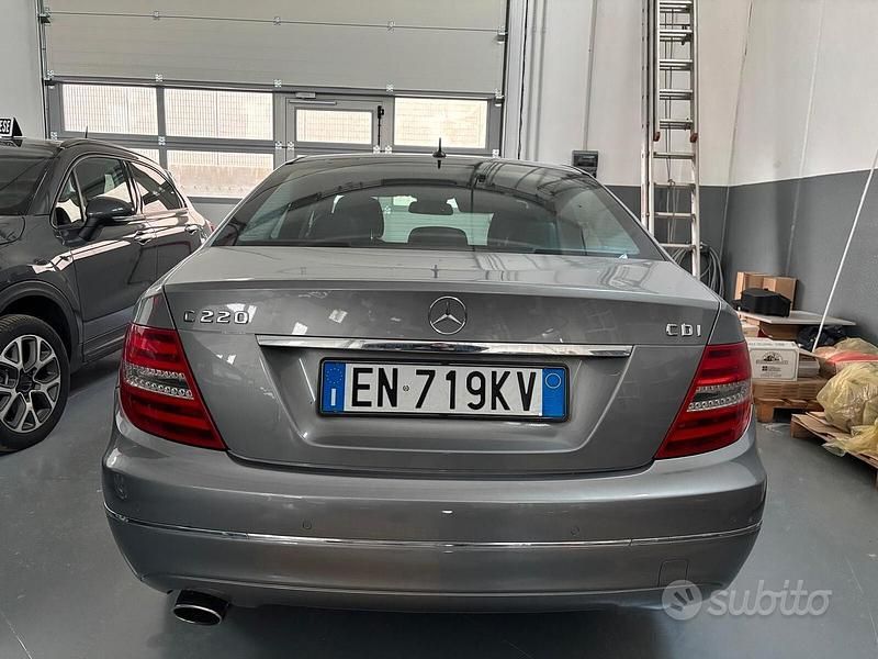 Usata Mercedes C220 Avantgarde 170 CV (125 kW) 2011 Grigio Berlina