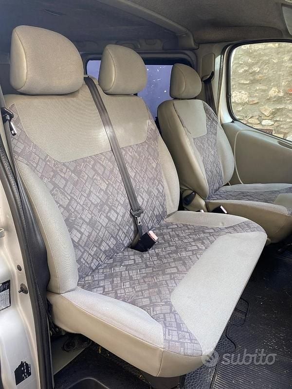 Usata Opel Vivaro 110 CV (80 kW) 2005 Grigio Monovolume