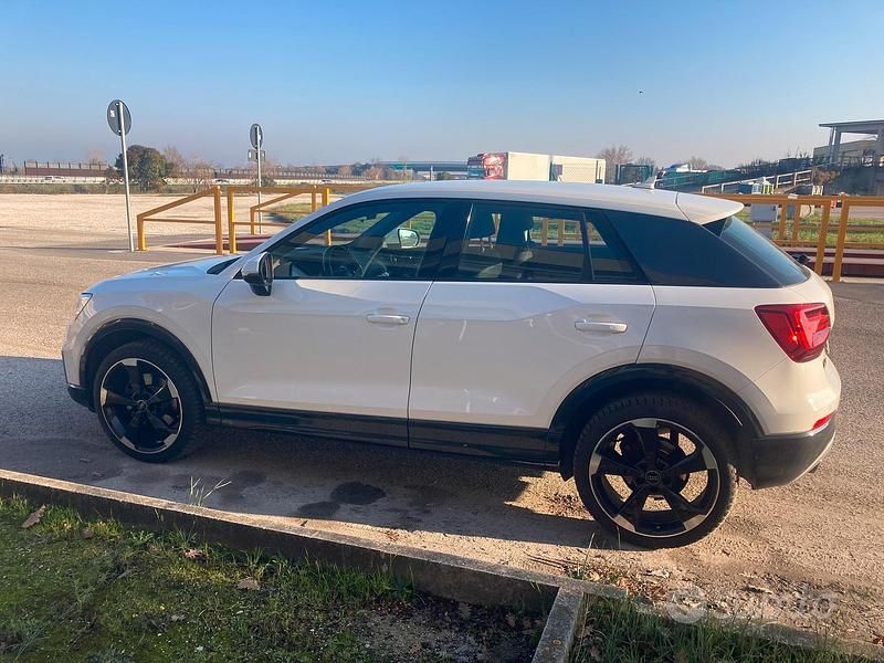 Usata Audi Q2 Design 116 CV (85 kW) 2017 Bianco SUV
