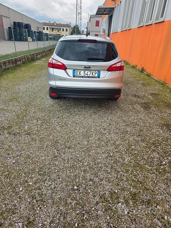 Usata Ford Focus Titanium 115 CV (84 kW) 2011 Grigio Station wagon