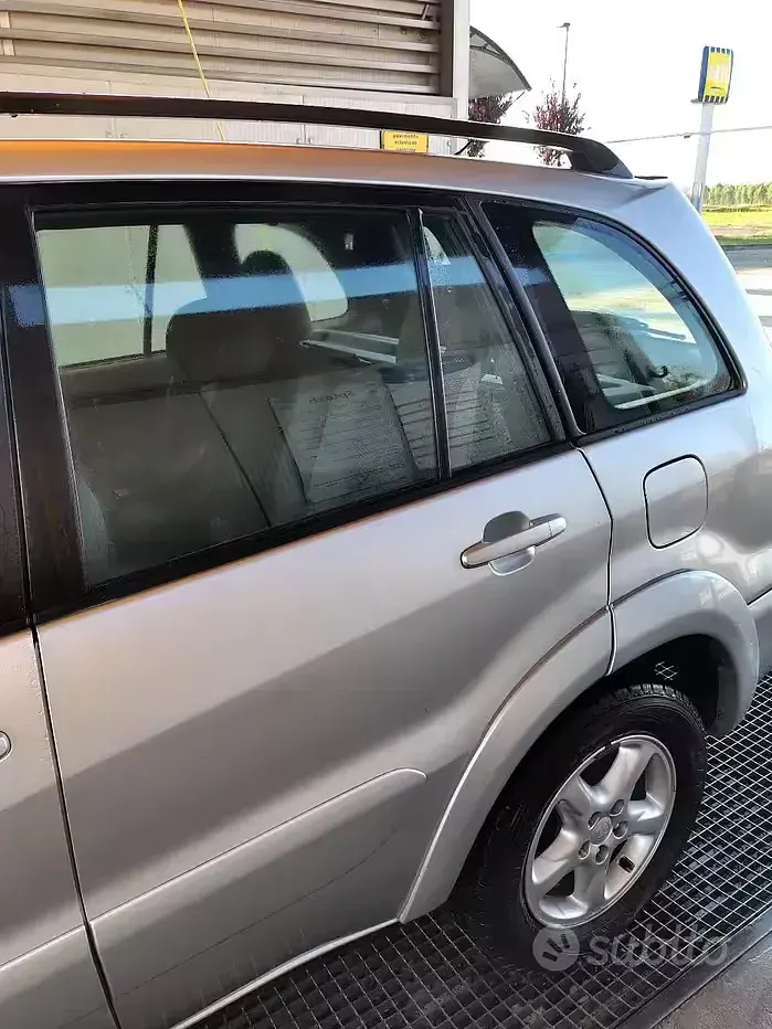 Usata Toyota RAV4 116 CV (85 kW) 2003 Grigio SUV
