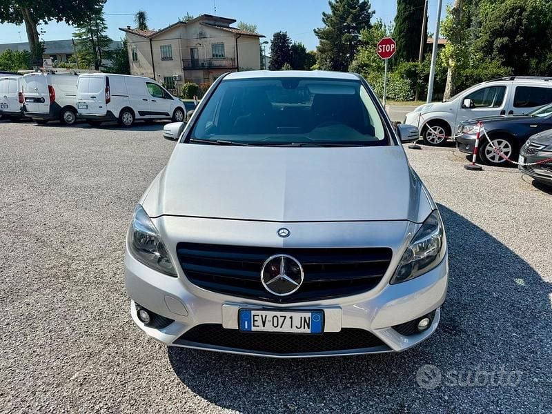 Usata Mercedes B180 Premium 109 CV (80 kW) 2014 Grigio Utilitaria
