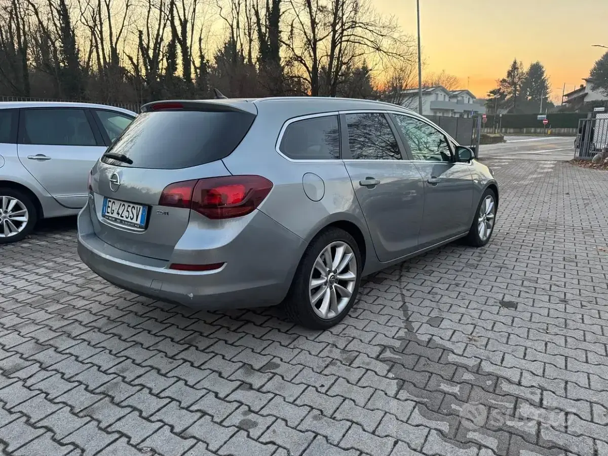 Occasion Opel Astra Cosmo 125 ch (91 kW) 2011 Gris Break